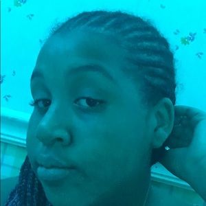 Meet your Posher, Alexia